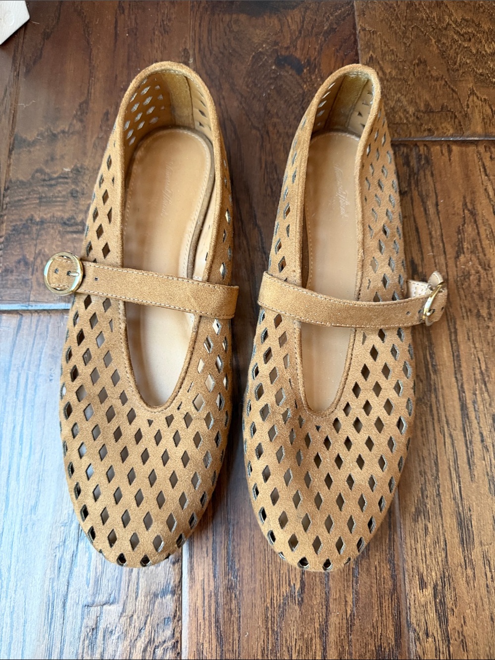Universal Threads Sz9.5 Perforated Suede Mary Jane Flats in Camel